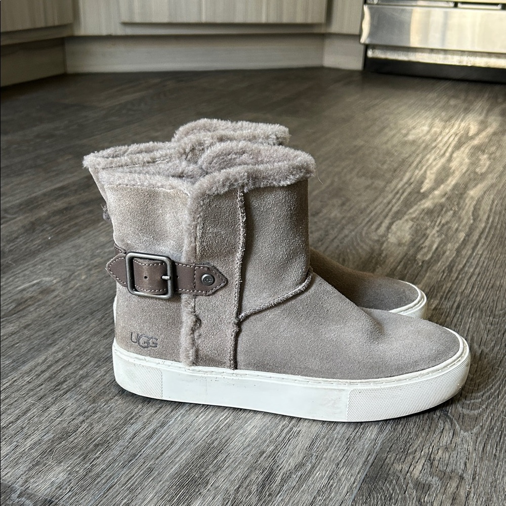 UGG Women’s' Grey Aika Suede Sneaker Boot Sz 8.5